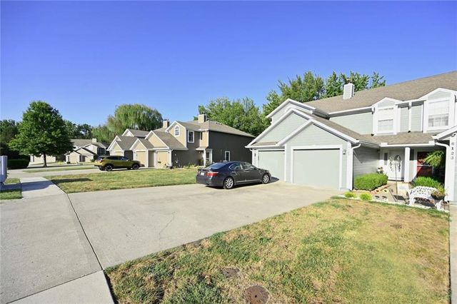 6125 NE Moonstone Ct, Lees Summit, MO 64064