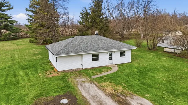 1166 W  Sparrow Rd, Springfield, OH 45502