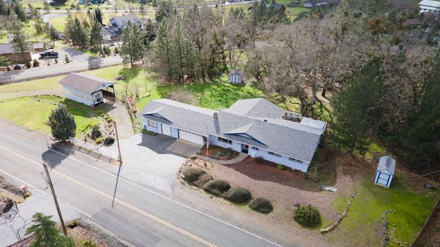 170 Red Fox Ln, Grants Pass, OR 97526