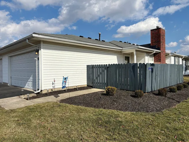 8378 Greyhawk Cir, Columbus, OH 43240