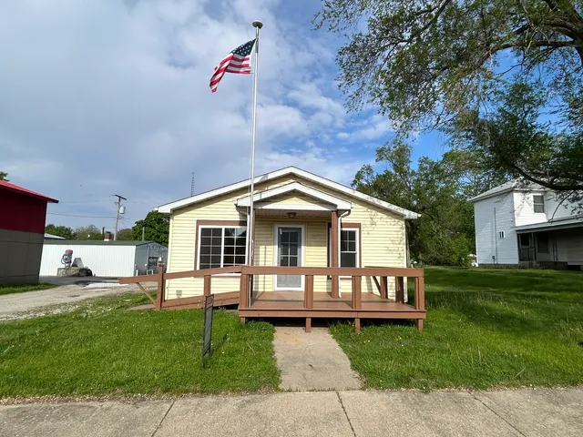 117 N  Vermilion St, Potomac, IL 61865