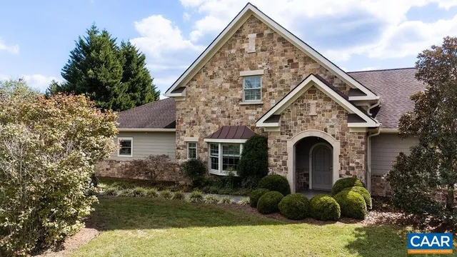 215 Rosewood Dr, Nellysford, VA 22958