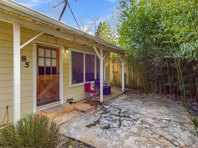 85 Madrone Ave, Redway, CA 95560