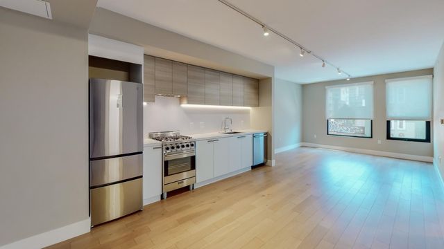 719 Larkin St #301, San Francisco, CA 94109