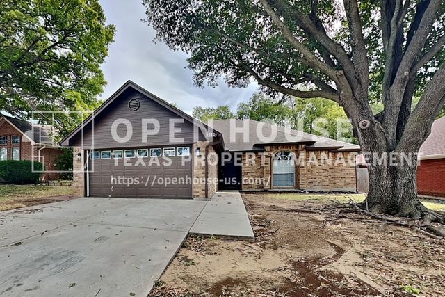 5920 Hilltop Dr, Watauga, TX 76148