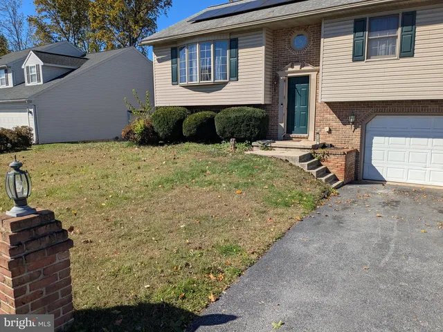 1125 Ashbourne Dr, Reading, PA 19605
