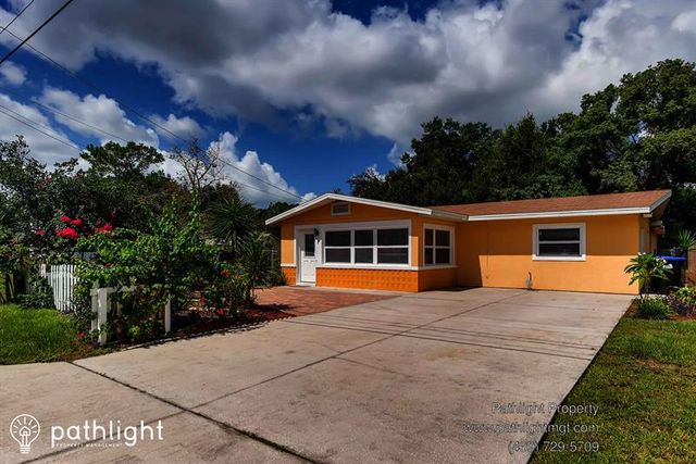 5427 Blue Grass St, Orlando, FL 32810