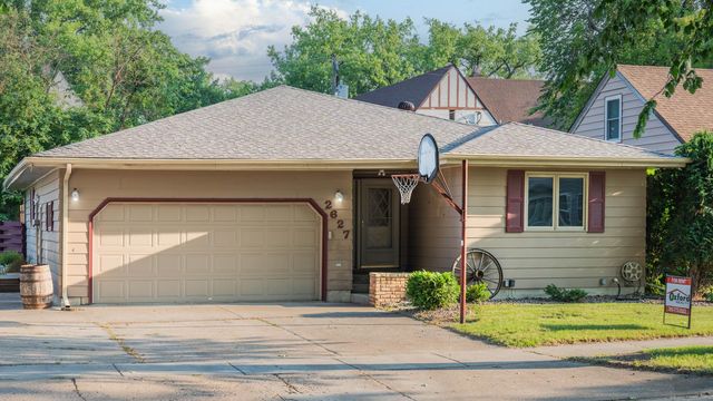2627 4th Ave N, Grand Forks, ND 58203