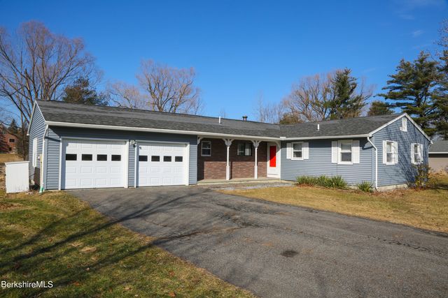 83 Candlewood Dr, Williamstown, MA 01267