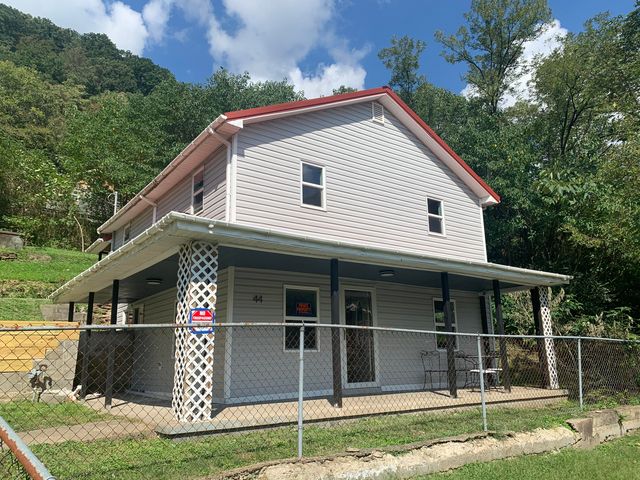 44 Laird St, Smithers, WV 25186