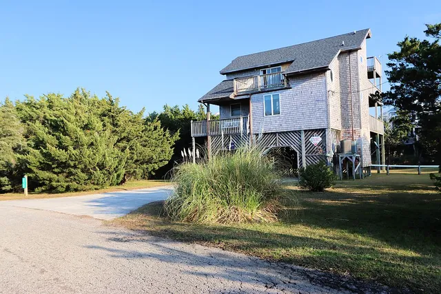 42184 Shallow Point Dr, Avon, NC 27915