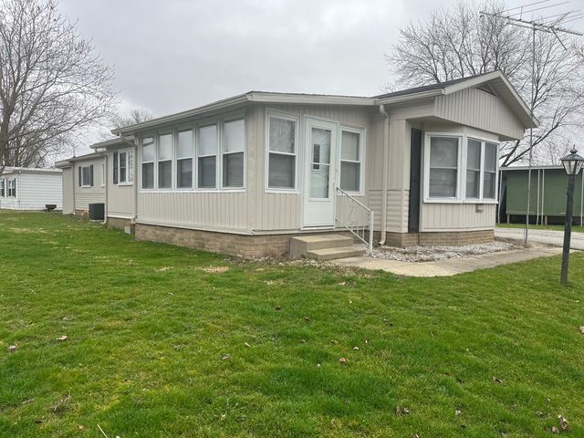 1009 Independence Dr E, Elwood, IN 46036