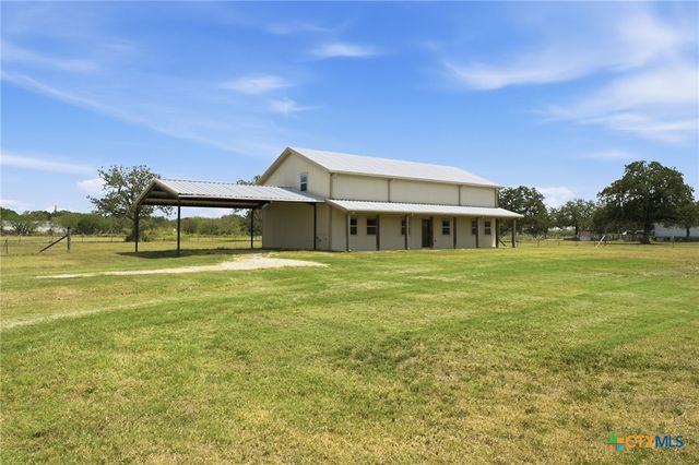 373 Cross Rd, Kingsbury, TX 78638