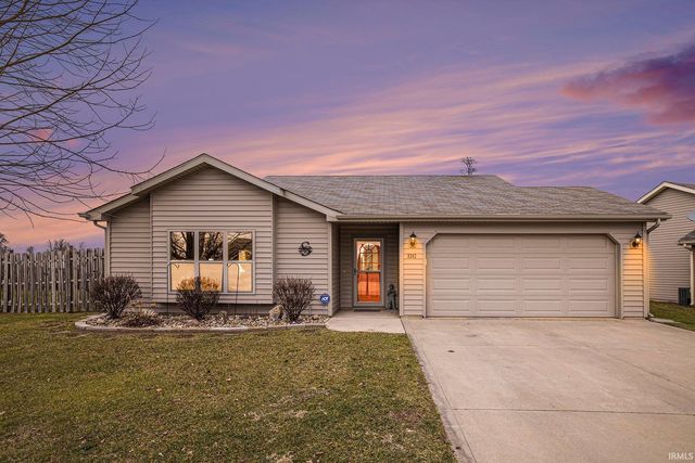 3242 Fawn Ct, Warsaw, IN 46582