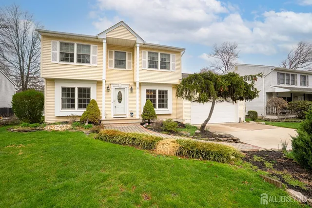 15 Lynn Ct, North Brunswick, NJ 08902