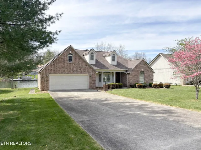 9027 Cherokee Trl, Crossville, TN 38572