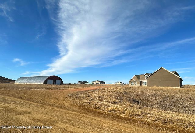 3015 107th Ave SW, Dickinson, ND 58601