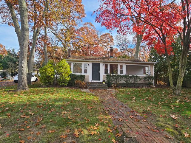 501 Browns Rd, Nesconset, NY 11767