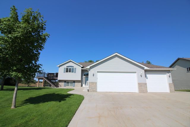 909 Isabella Ave, Clearwater, MN 55320