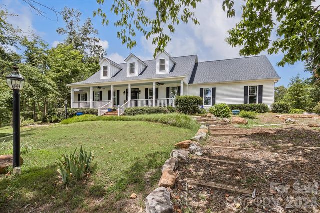 378 & 374 Collinsville Rd, Columbus, NC 28722