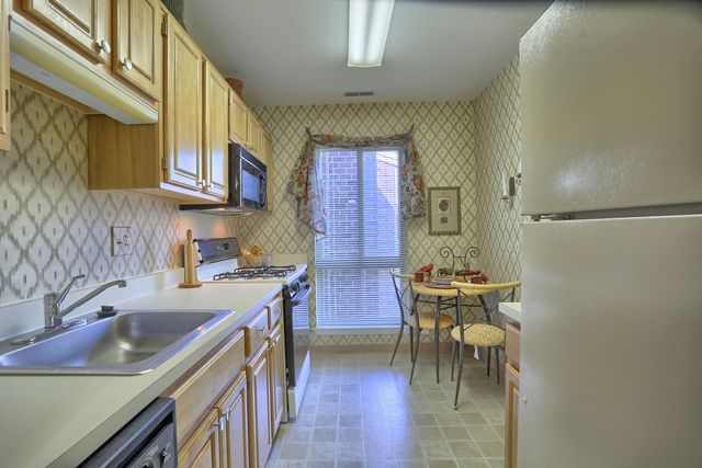 334 Lopax Rd #E12, Harrisburg, PA 17112