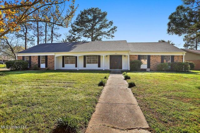 304 Hampton St, Clinton, MS 39056