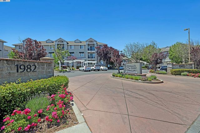 1982 W  Bayshore Rd #110, East Palo Alto, CA 94303