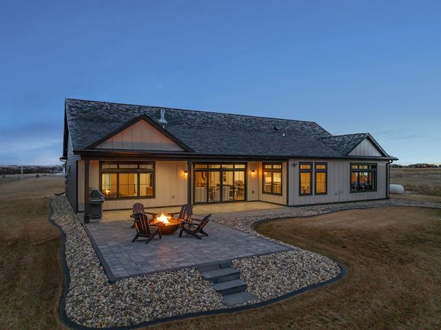 3516 Grayson Dr, Burlington, ND 58722