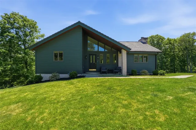2420 Thomas Dr, Allison Park, PA 15101
