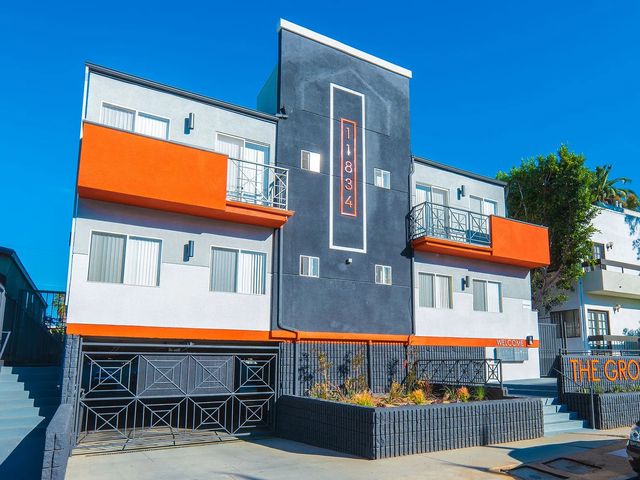 11834 Avon Way #202, Los Angeles, CA 90066