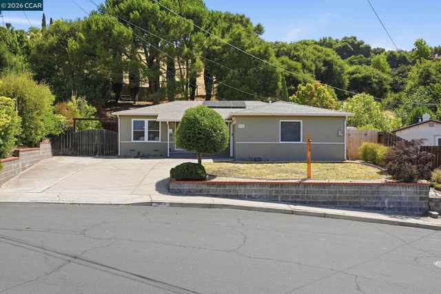 2979 Higuera Ave, Pinole, CA 94564