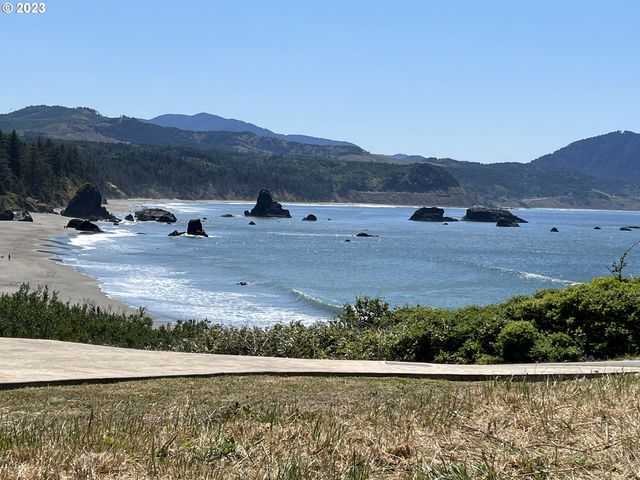 5th St, Pt Orford, OR 97465