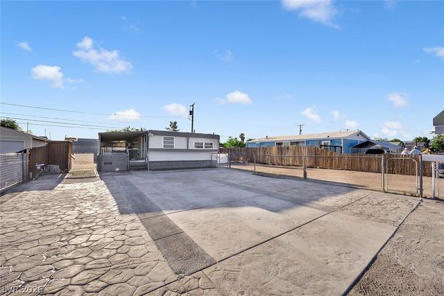 2225 Linn Ln, Las Vegas, NV 89156