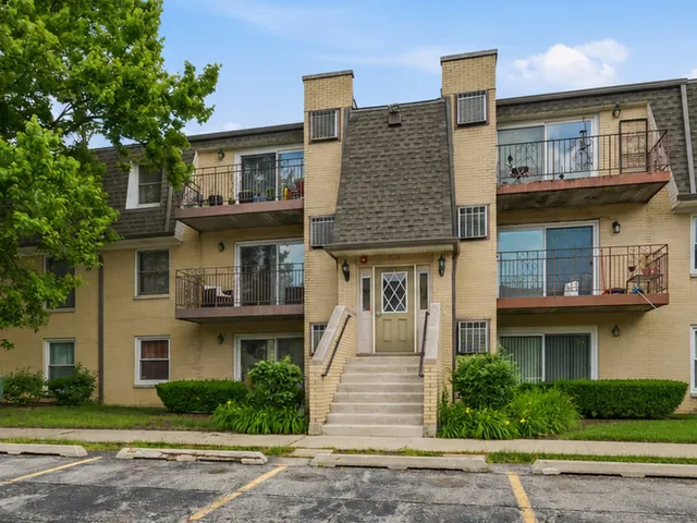 814 N  River Rd #3B, Mount Prospect, IL 60056
