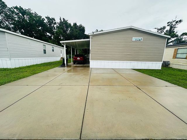 9565 Red Run Dr, Tampa, FL 33635