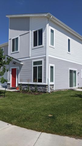 875 NE Phlox Ave, Waukee, IA 50263