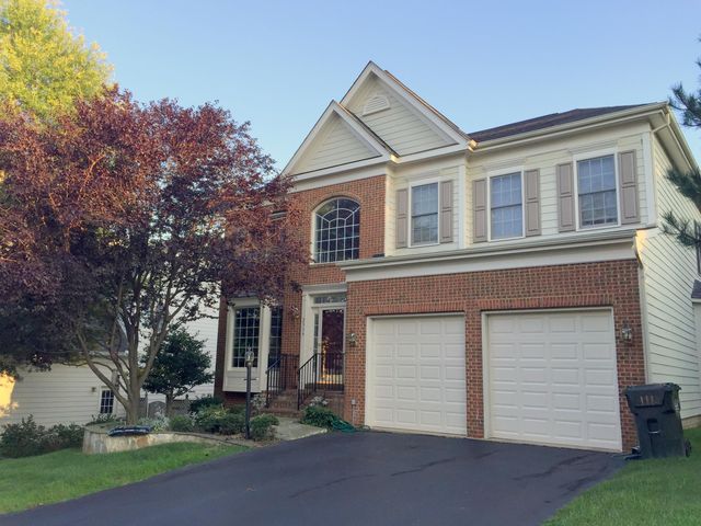 2339 Sandburg St, Dunn Loring, VA 22027