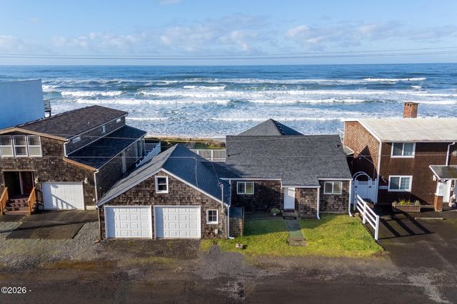633 N  Pacific St, Rockaway Beach, OR 97136