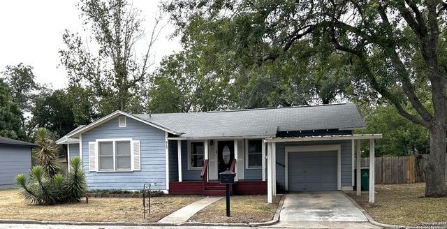 815 E Humphreys St, Seguin, TX 78155