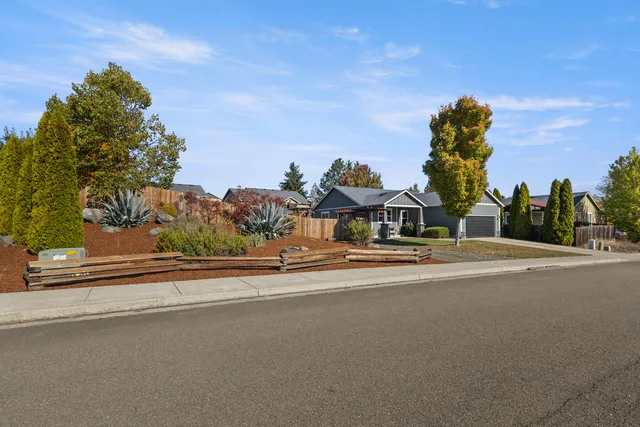 135 Othello Ave, Roseburg, OR 97471