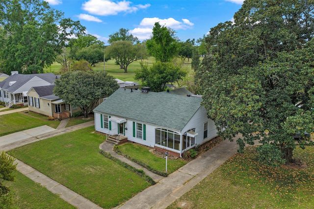 3632 Greenway Pl, Shreveport, LA 71105