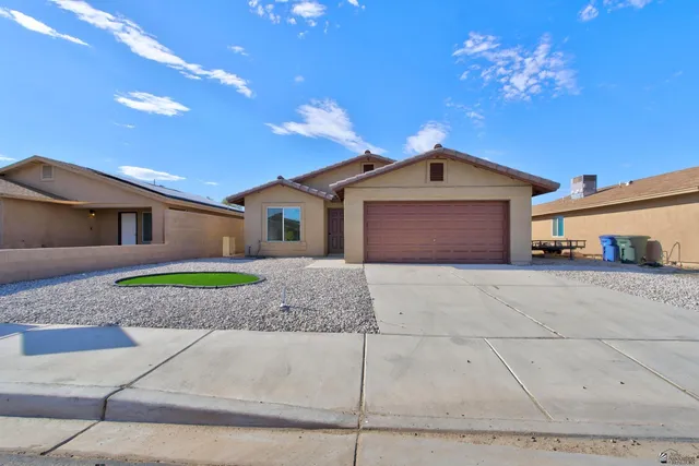 7124 E  37th St, Yuma, AZ 85365