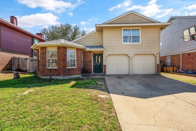 4616 Feathercrest Dr, Fort Worth, TX 76137