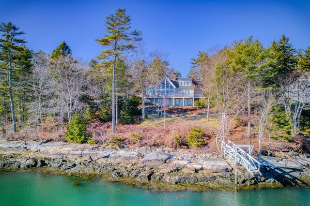 32 Harris Point Road, Boothbay Harbor, ME 04538