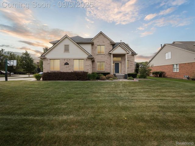 57611 Hawthorn Dr, Washington, MI 48094