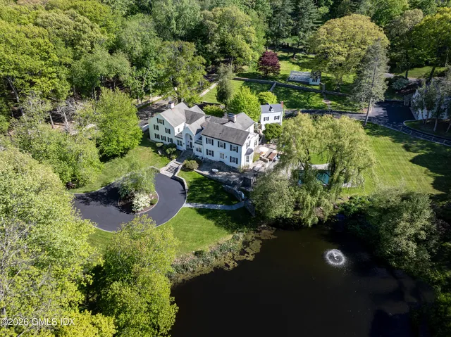 64 Wallacks Dr, Stamford, CT 06902