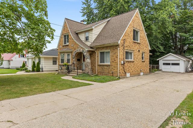 653 Three Mile Rd NE, Grand Rapids, MI 49505