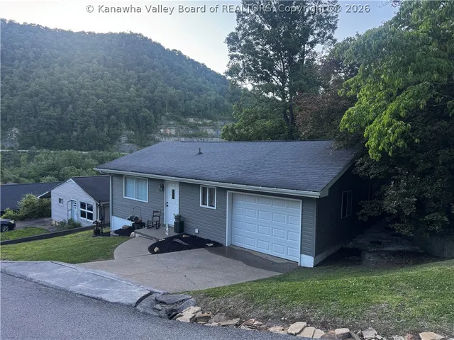 75 Everglade Dr, Stollings, WV 25646