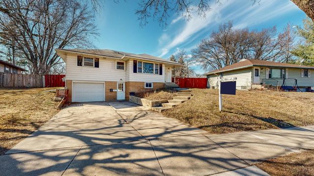2517 15th Ave NW, Rochester, MN 55901