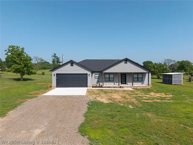 101 Hall Ln, Pocola, OK 74902